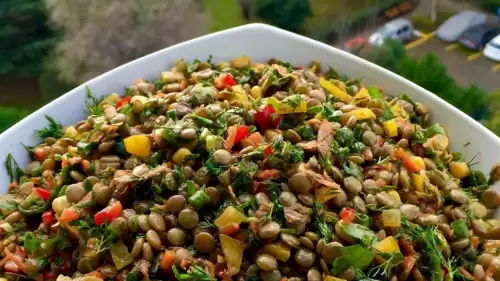 Protein deposu yeşil mercimek salatası! Şipşak hazırlanıyor