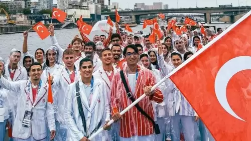 Paris Olimpiyatları'nda Türkiye 190. sırada geçit töreninde yer aldı