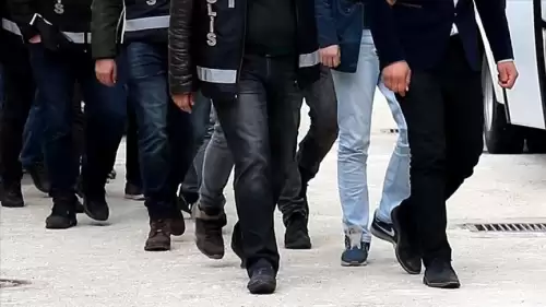 İzmir'de terör örgütü DEAŞ'a operasyon: 11 gözaltı
