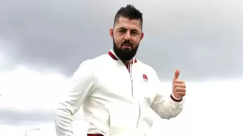 Ali Öztürk, yarı finale yükselerek madalya almayı garantiledi