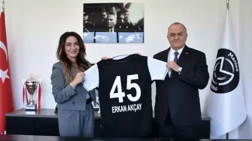 MHP'li Erkan Akçay'dan Manisa FK'ye ziyaret