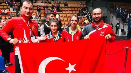 Ebru Acer, yarı finale yükselerek madalya almayı garantiledi