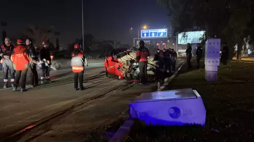 İzmir'de zincirleme trafik kazası: 2 yaralı