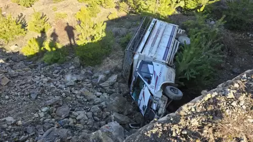 Amasya’da kamyonet dereye uçtu: 1 yaralı