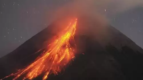 Endonezya'daki Semeru Yanardağı patladı