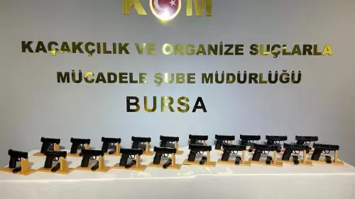 Bursa'da şüpheli araçta yapılan arama sonucunda 20 adet ruhsatsız tabanca bulundu