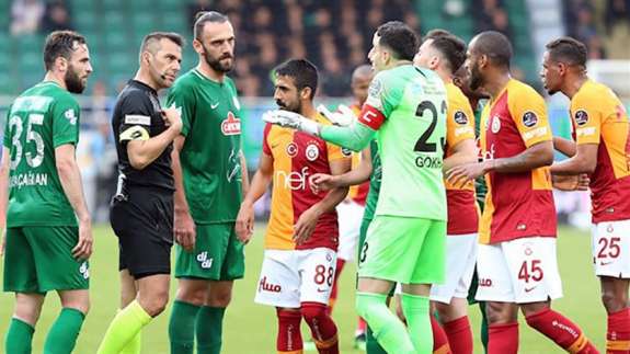 Rizespor-Galatasaray maçında kural hatası mı var? İşte cevabı