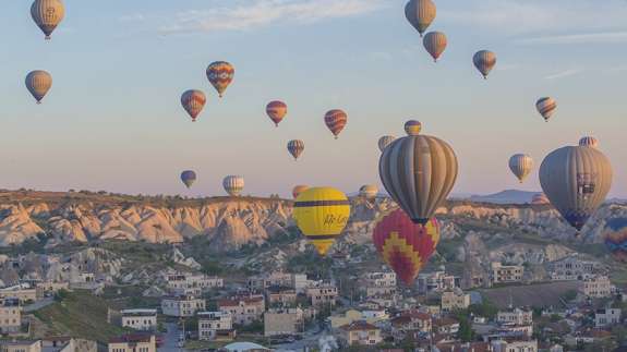 Turistlerin gözdesi sıcak hava balonları