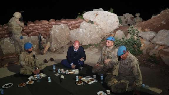 Namaz Dağı'nda mevzide iftar!