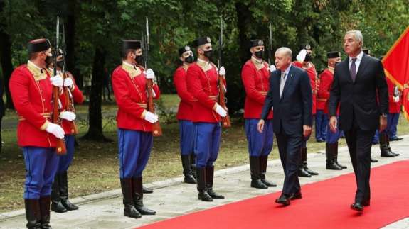 Erdoğan Karadağ'da resmi törenle karşılandı