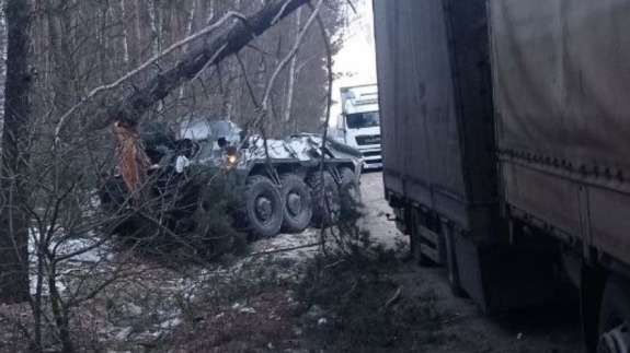 Rusya’nın tankı Türk vatandaşının tırına çarptı, şoför korku dolu anları anlattı