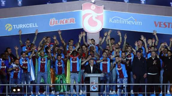 Şampiyon Trabzonspor, kupasına kavuştu