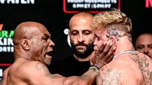 Milyonların beklediği maç öncesi olay! Mike Tyson rakibi Jake Paul'u tokatladı