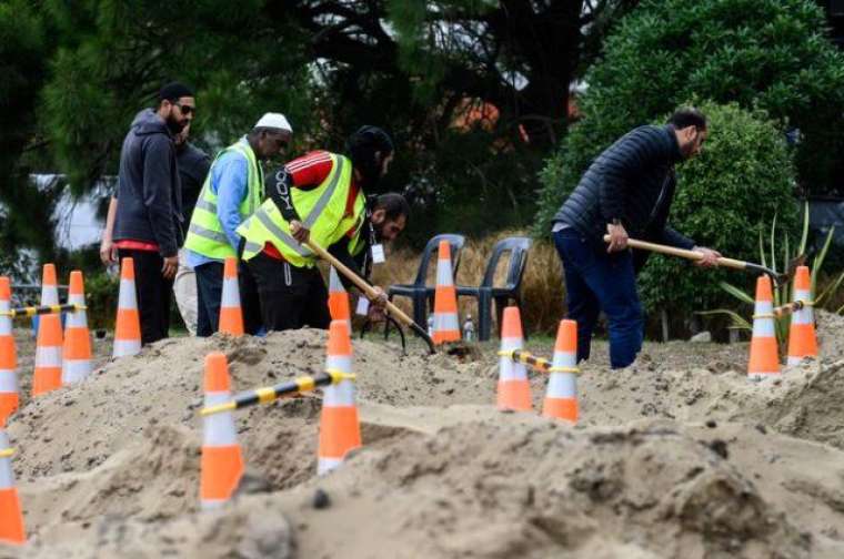 Kadın polisin hareketi cenazeye damga vurdu 7