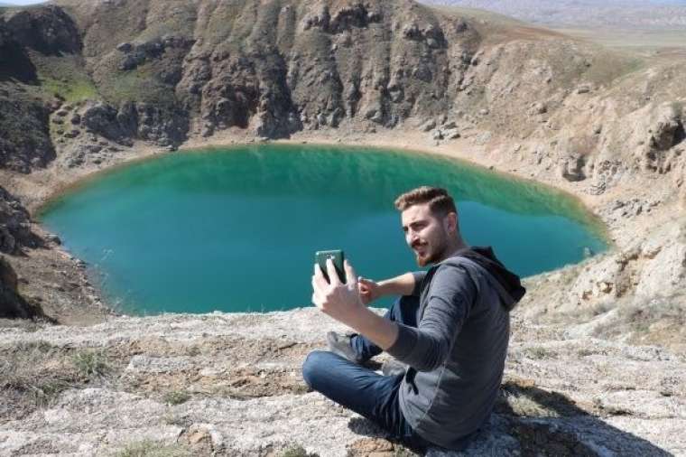 Bu göl görenleri kendine hayran bırakıyor 3