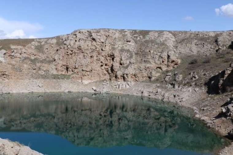 Bu göl görenleri kendine hayran bırakıyor 7