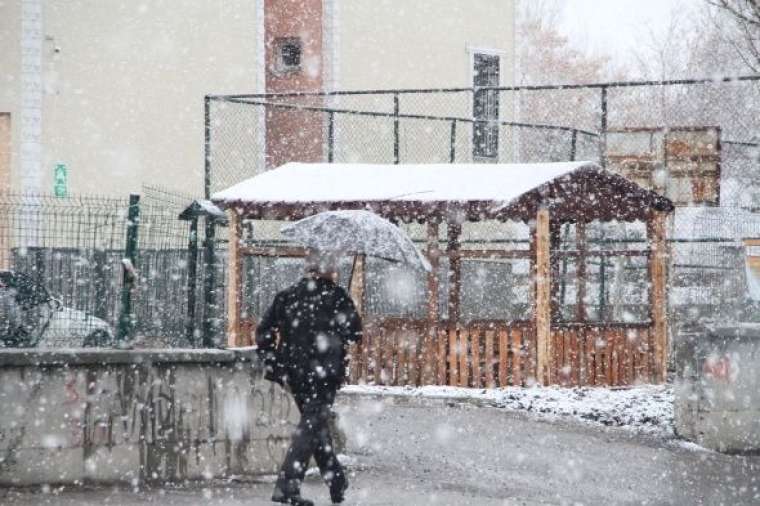 Ardahan'da yoğun kar yağışı ve tipi: Araçlar yolda mahsur kaldı 10