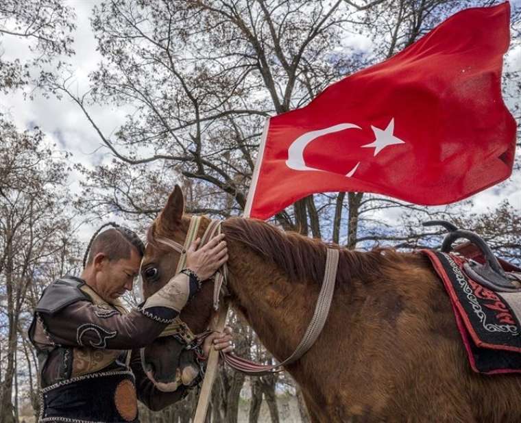 Kırgız Türkleri geleneklerini devam ettiriyor 7