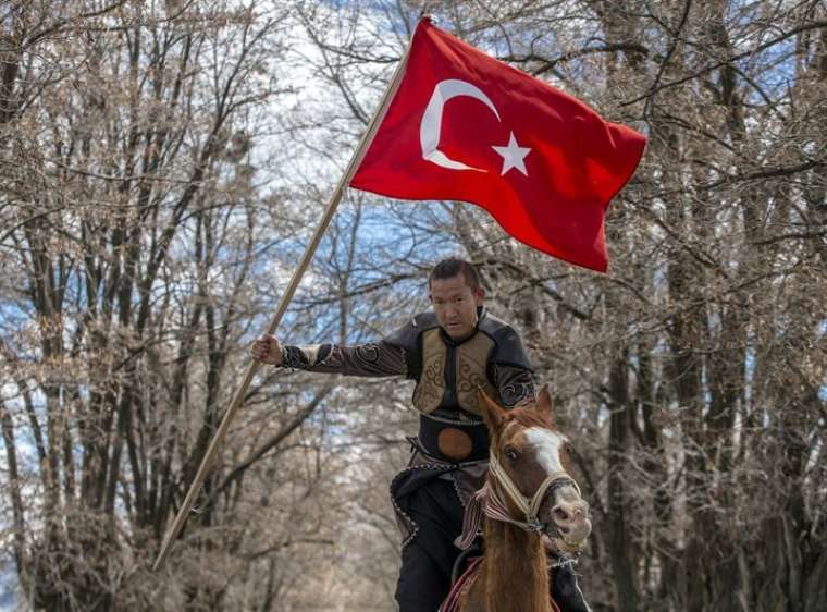 Kırgız Türkleri geleneklerini devam ettiriyor 12