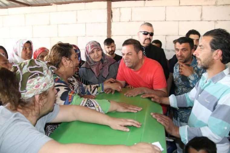 Gözyaşları sel oldu!  İşte Dilber Ay'ın cenazesine katılan tek sanatçı 1