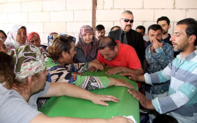 Gözyaşları sel oldu!  İşte Dilber Ay'ın cenazesine katılan tek sanatçı 10