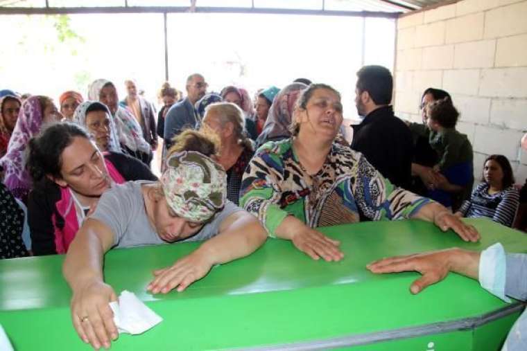 Gözyaşları sel oldu!  İşte Dilber Ay'ın cenazesine katılan tek sanatçı 11