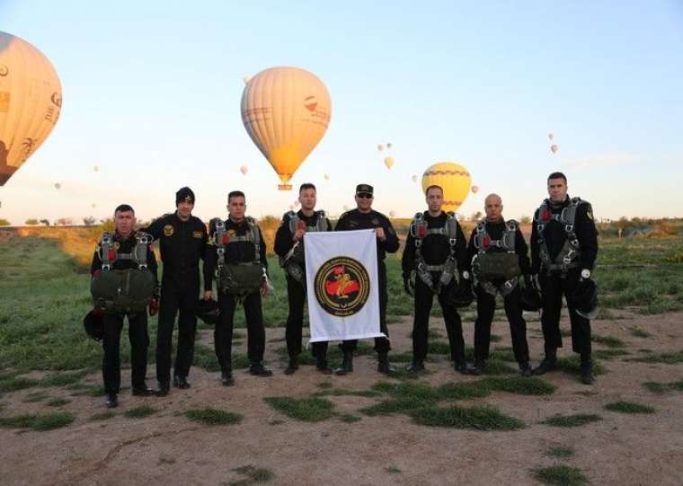 JÖAK timi sıcak hava balonundan atlayış gerçekleştirdi 12