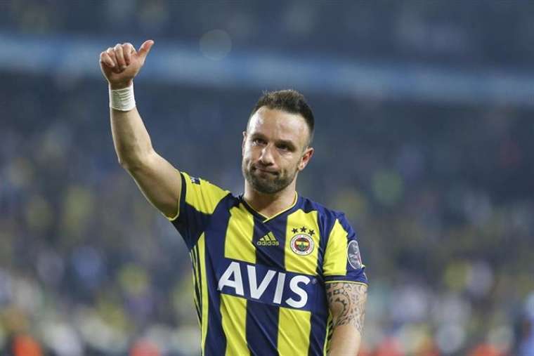 Fenerbahçelilerin adını haykırdığı futbolcu 'veda' etti 5