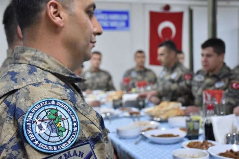 Elleri tetikte gözleri semada iftar ve sahur yapıyorlar 5