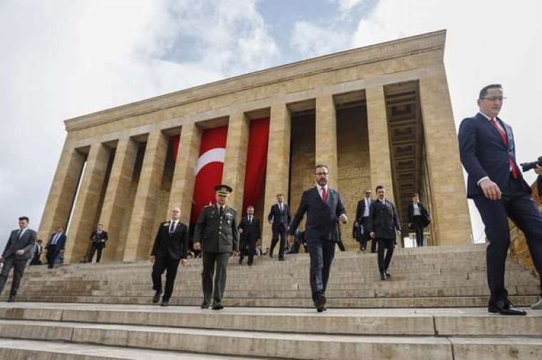 Anıtkabir'e akın ettiler 1