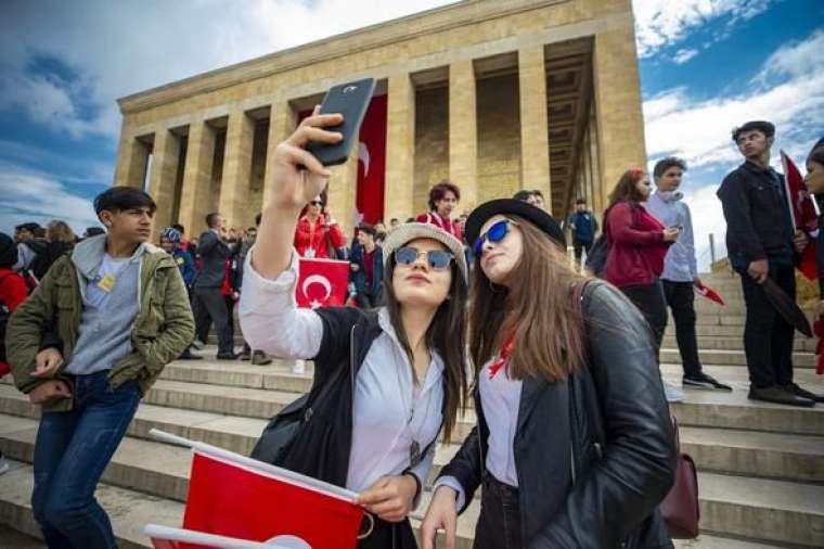 Anıtkabir'e akın ettiler 3