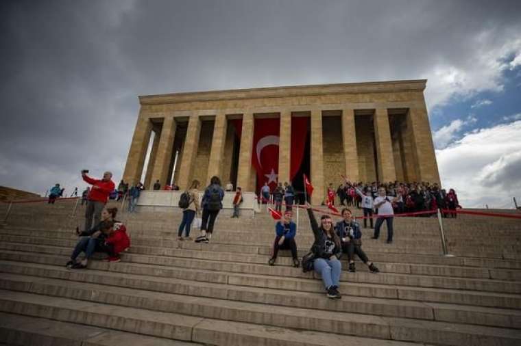 Anıtkabir'e akın ettiler 13