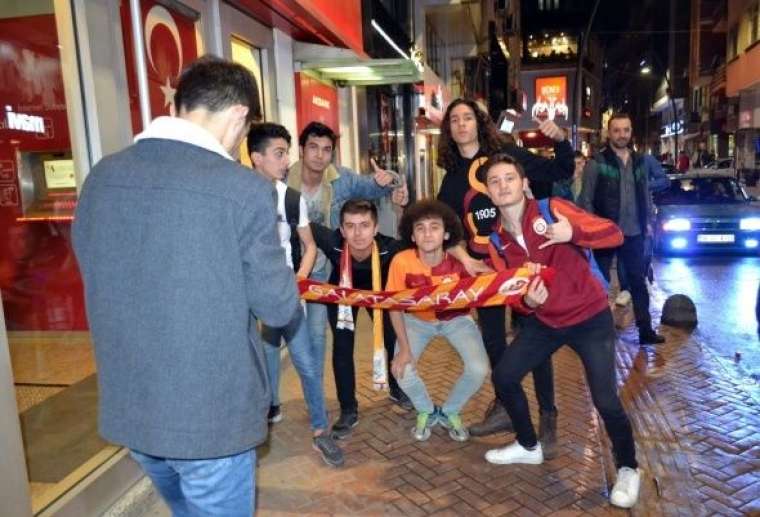 Galatasaray'ın 22. şampiyonluğu tüm yurtta çoşkuyla kutlandı 12