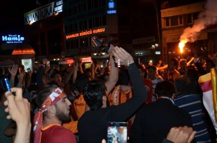 Galatasaray'ın 22. şampiyonluğu tüm yurtta çoşkuyla kutlandı 2