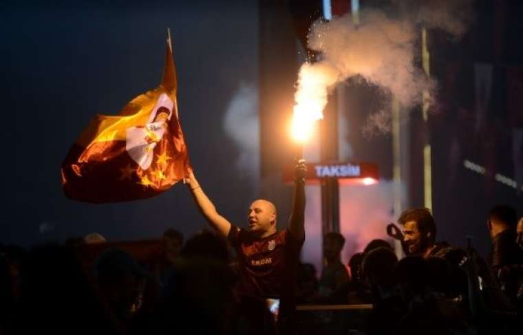 Galatasaray'ın 22. şampiyonluğu tüm yurtta çoşkuyla kutlandı 25