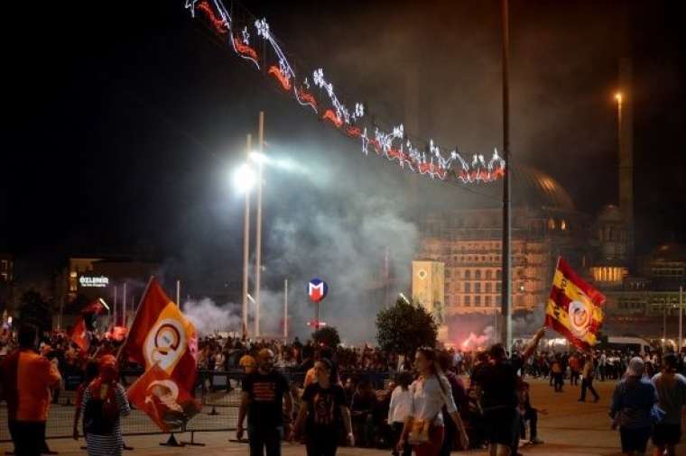 Galatasaray'ın 22. şampiyonluğu tüm yurtta çoşkuyla kutlandı 26