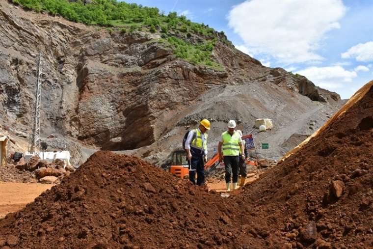 Hakkari'nin yer altı kaynakları araştırılıyor 12