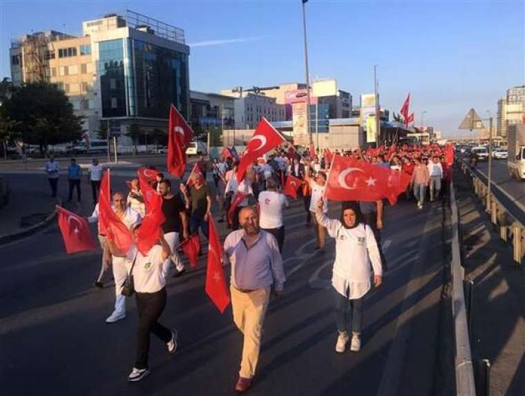 Milyonlar meydanlara indi! Türkiye tek yürek 16