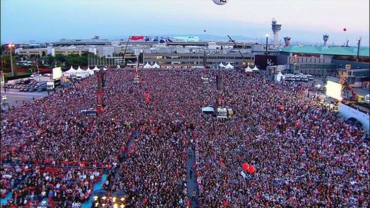 Milyonlar meydanlara indi! Türkiye tek yürek 38