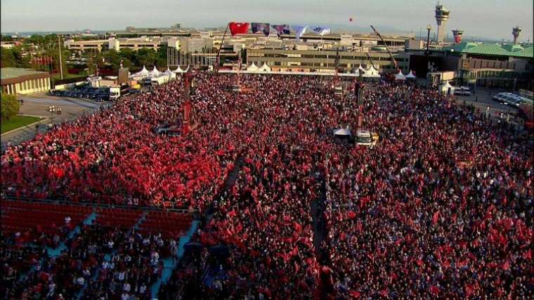 Milyonlar meydanlara indi! Türkiye tek yürek 47