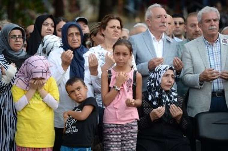 Şehit kızı: Annem ağlıyor kim öldü? 2