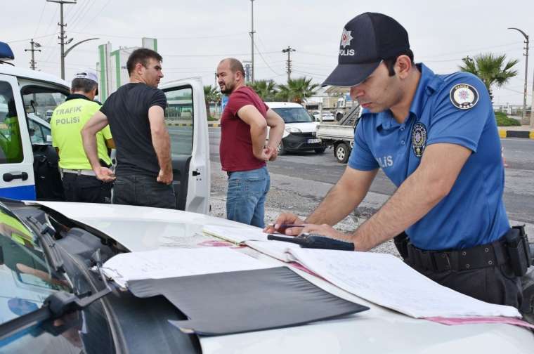 Ve uygulama başladı! Sürücülere arabada sigara içme cezası 3