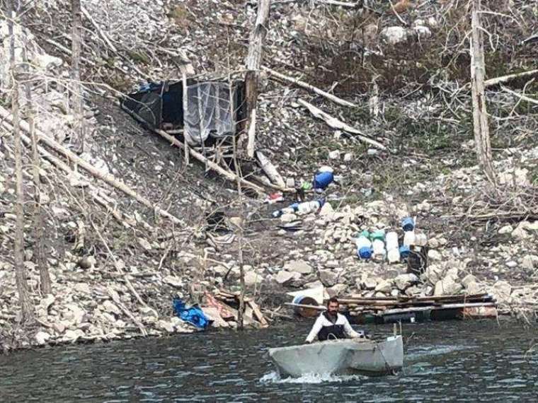 Barajda yüzen evlerin içinden çıkanlar şoke etti 4