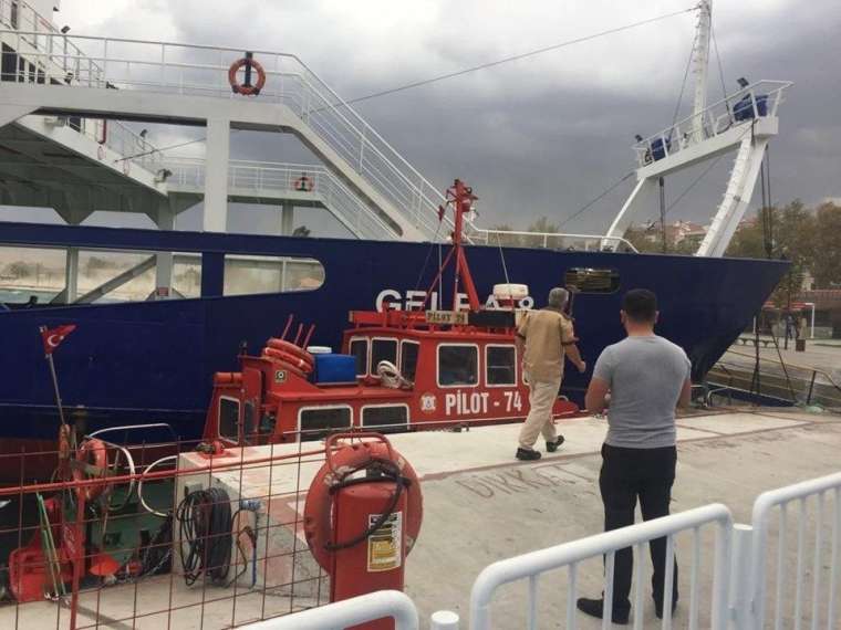 Yollar göle döndü, ağaçlar devrildi, çatılar uçtu! 11