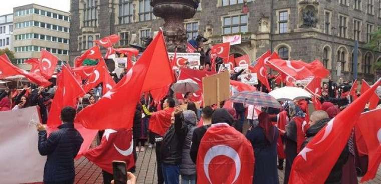 Almanya kırmızı beyaza büründü! Gurbetçiler vatanlarına sahip çıktı 1