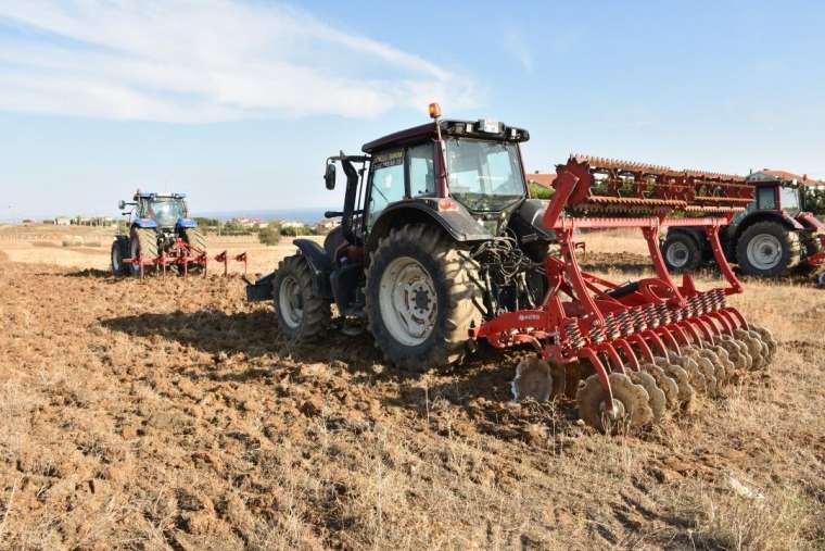 Silivri Belediyesi 300 dönüm arpa tohumu ekti 8