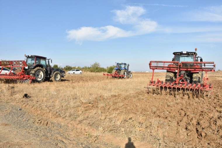 Silivri Belediyesi 300 dönüm arpa tohumu ekti 9