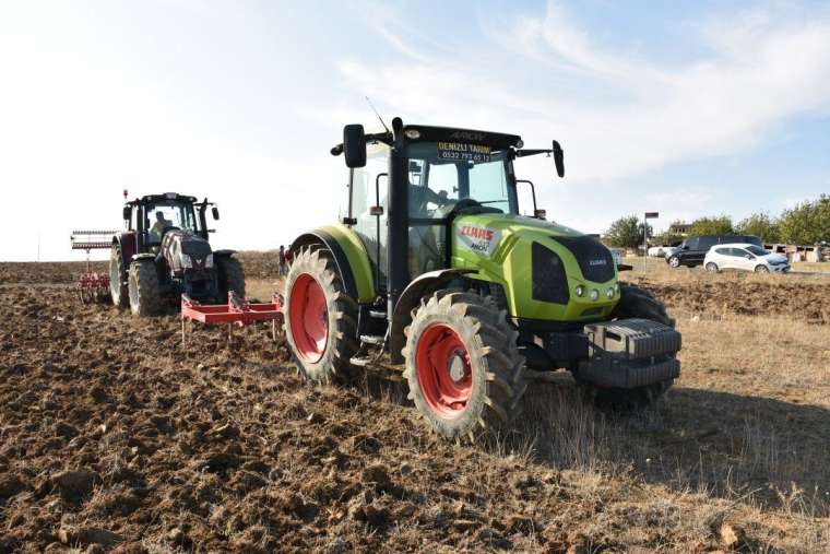 Silivri Belediyesi 300 dönüm arpa tohumu ekti 10