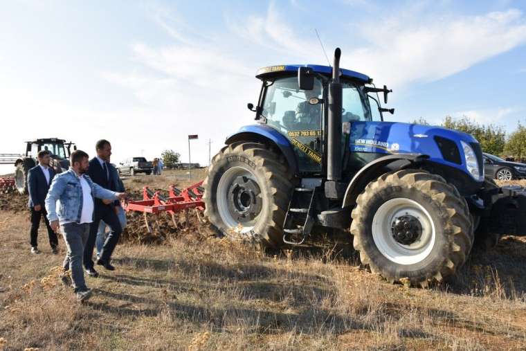 Silivri Belediyesi 300 dönüm arpa tohumu ekti 11