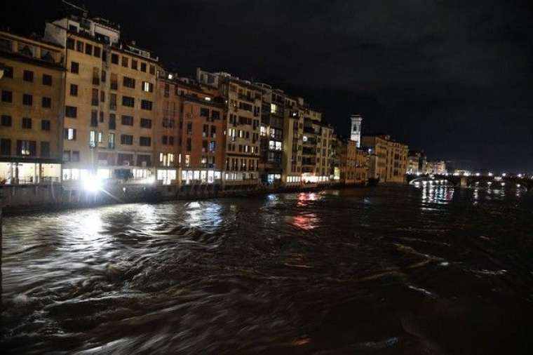 İtalya'da 11 bölgede alarm... 10